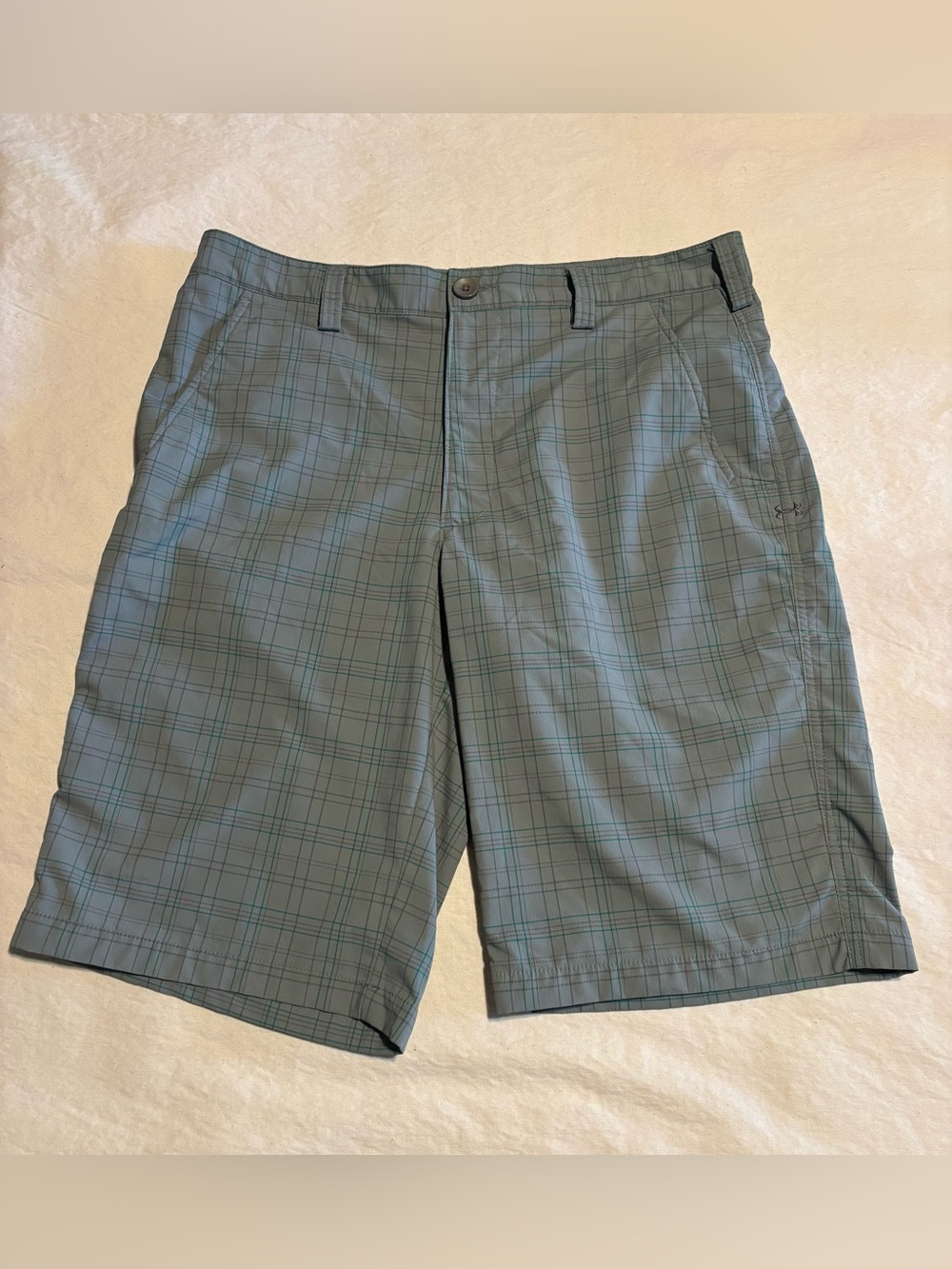 Under Armour Men's Plaid Golf Performance Shorts -size 34